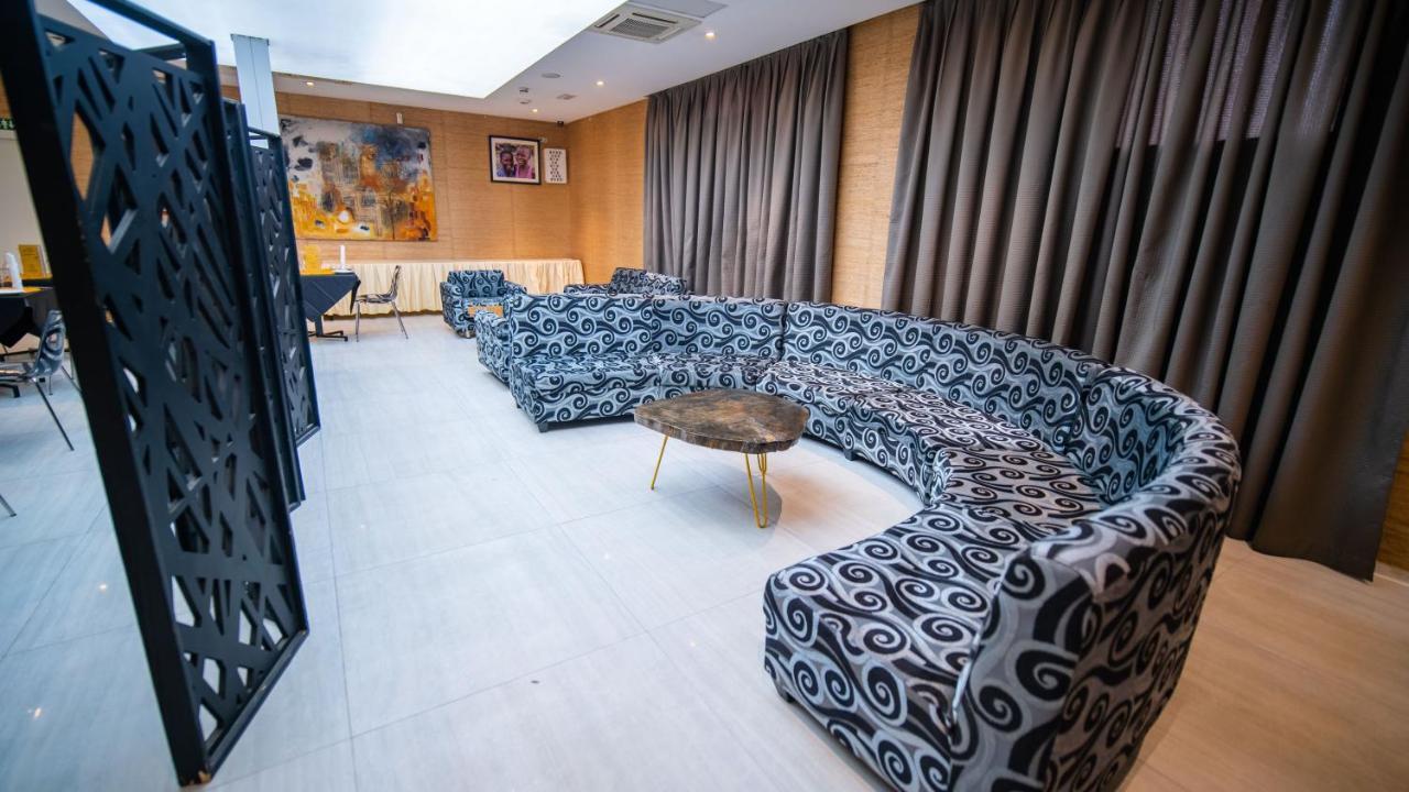 Hotel Sv Chrome Abuja Esterno foto